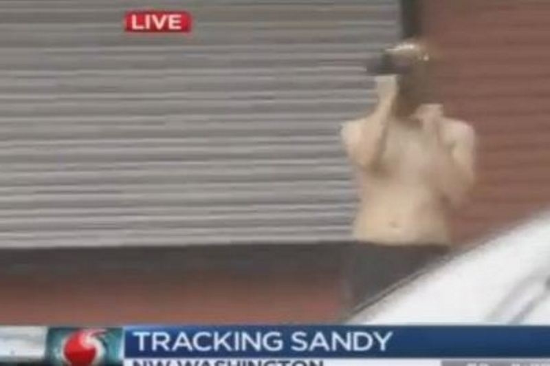 Ο τυφώνας Σάντι και το... γυμνό άλογο (video)