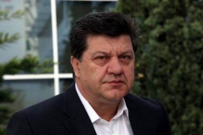 Νέο «άδειασμα» Καπελέρη σε Παπακωνσταντίνου