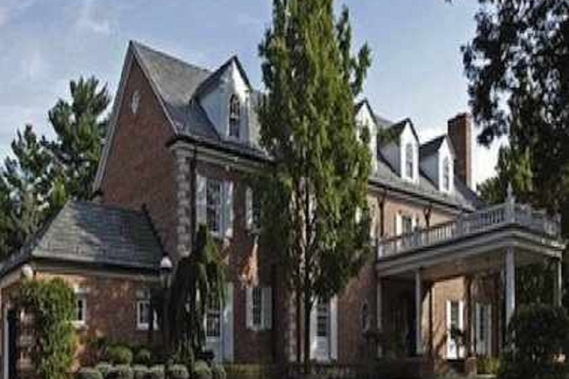 Ποια διάσημη star αγόρασε την έπαυλη των 32 δωματίων του Eddie Murphy;