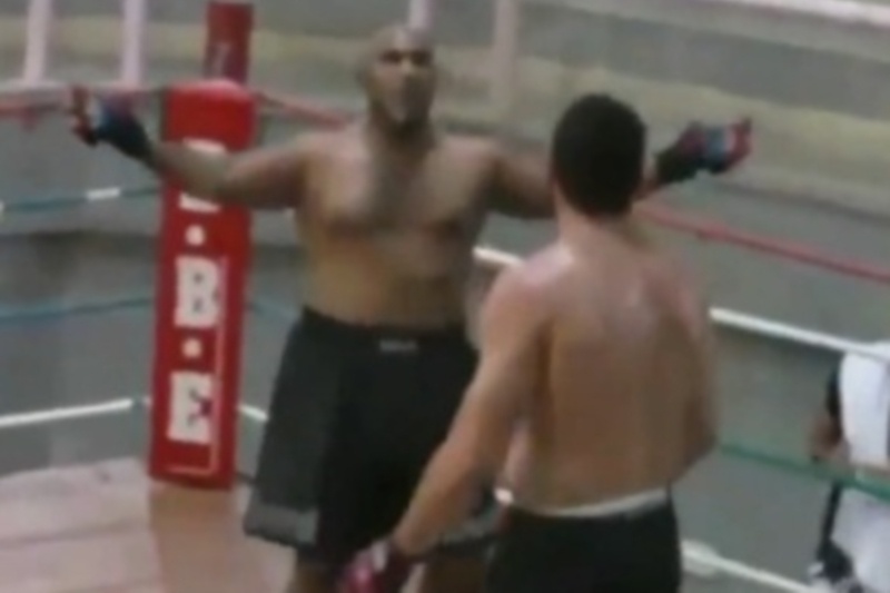 MMA: «Έφαγε» ΚΟ από σιγουριά! (video)