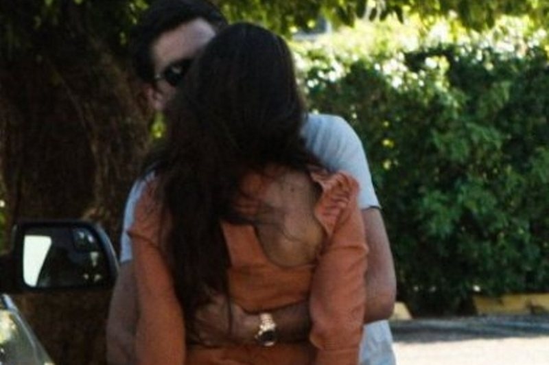 Ποιας celebrity o φίλος κόντεψε να την... ξεγυμνώσει μπροστά στο φακό;