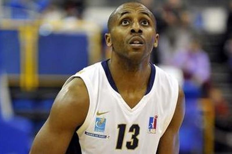 Καζέρτα: Προς την έξοδο ο Τσάτφιλντ