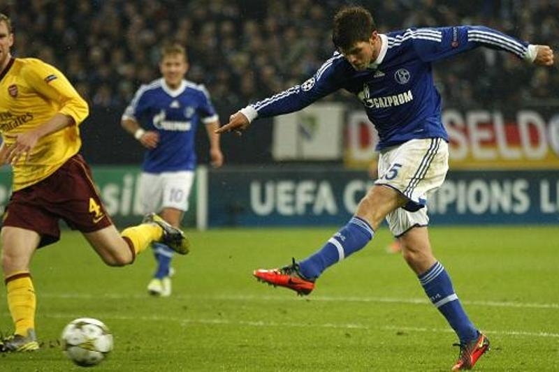 Σάλκε: Πιάνει Κλάιφερτ, «κυνηγά» Φαν Νίστελροϊ ο Χούντελαρ