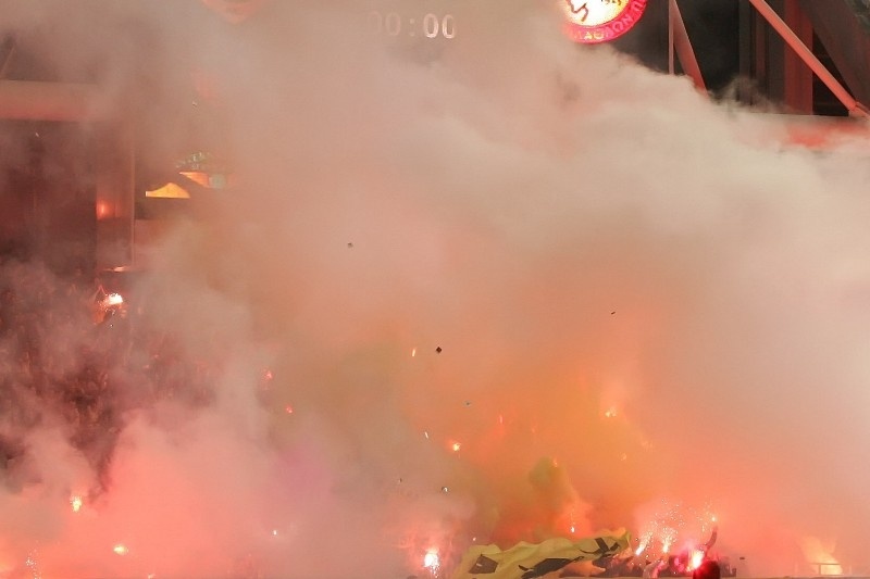 ΑΕΚ-Ολυμπιακός: Επεισόδια στο ΟΑΚΑ