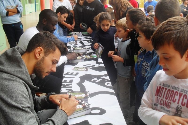 ΟΦΗ: Αποθέωση από τους μαθητές