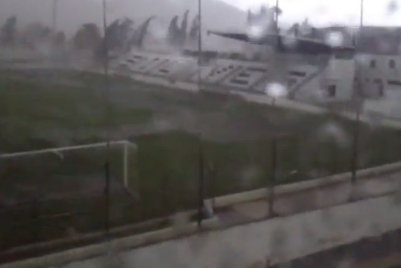 Ανεμοστρόβιλος κατέστρεψε γήπεδο! (video)