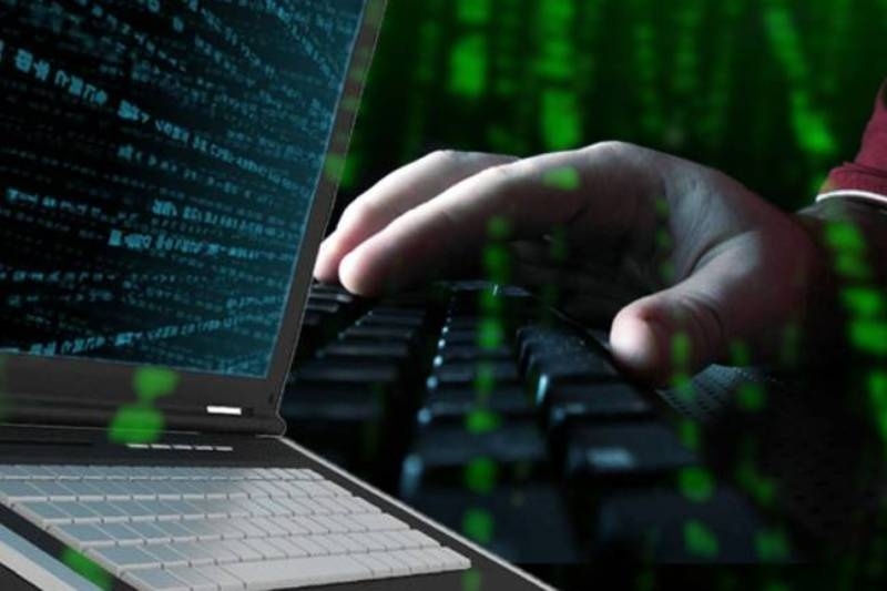 Σοκ: 35χρονος παρακολουθούσε 9.000.000 Έλληνες!