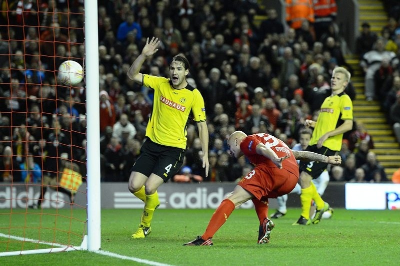 1ος Όμιλος: Παίζει με τη φωτιά η Λίβερπουλ (video)