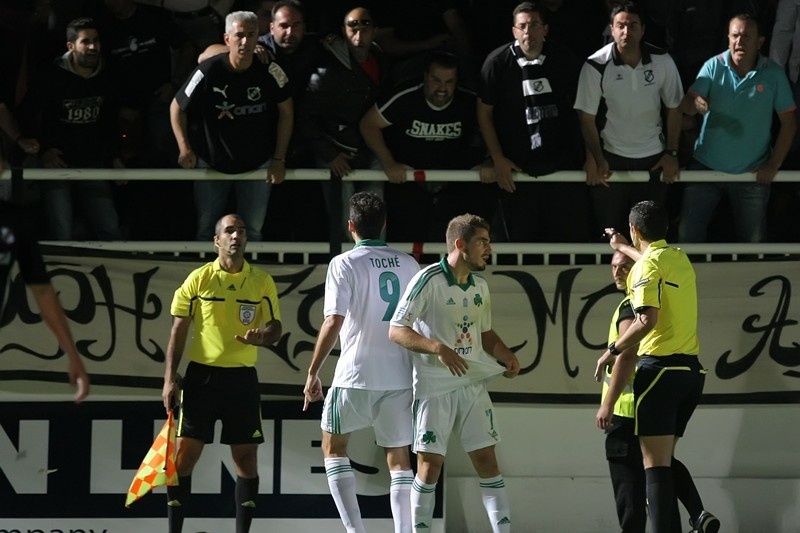 Super League: Πρόστιμο... χαστούκι στον ΟΦΗ, τη γλίτωσε η ΑΕΚ