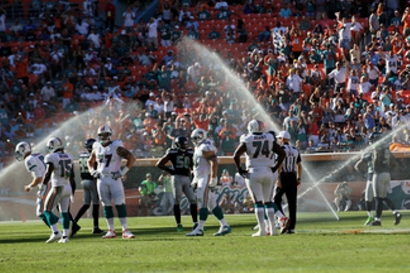 NFL: Άνοιξαν τα ποτιστήρια εν ώρα αγώνα! (videos+photos)