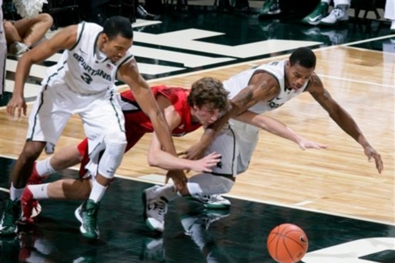 NCAA: Τη γλίτωσαν οι Σπάρτανς (videos)