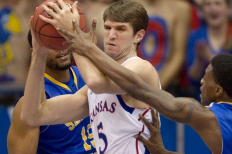 NCAA: Triple-double για Τζεφ Ουίτεϊ (video)