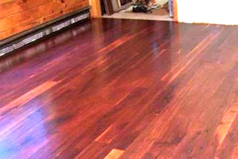 Πώς θα κάνετε το ξύλινο πάτωμα του σπιτιού σας να λάμπει