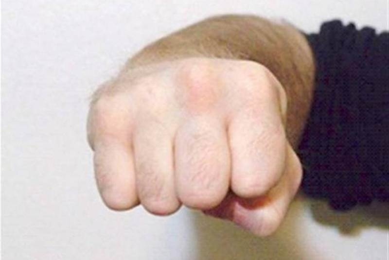 Μάνα και κόρη ξυλοκόπησαν δημοτικό σύμβουλο