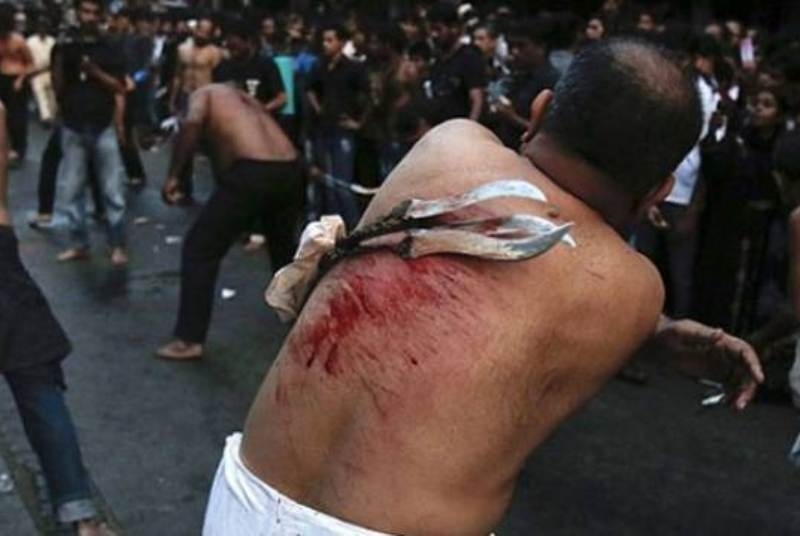 Μουσουλμάνοι αυτό-μαστιγώνονται στον Πειραιά