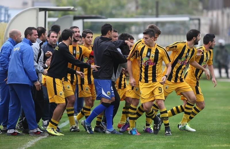 Βίντεο: Έχει το πιο θορυβώδες ηχητικό σύστημα στο αυτοκινητάκι του!