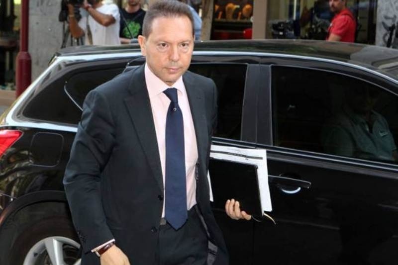 Ο Στουρνάρας κήρυξε τον πόλεμο στους Έλληνες