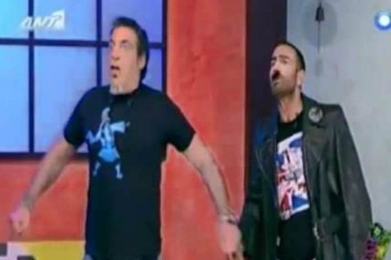 Η Χρυσή Αυγή επιτίθεται στους Ράδιο Αρβύλα (video)