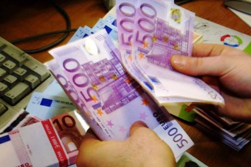 Στο ενιαίο μισθολόγιο του Δημοσίου και οι ΔΕΚΟ