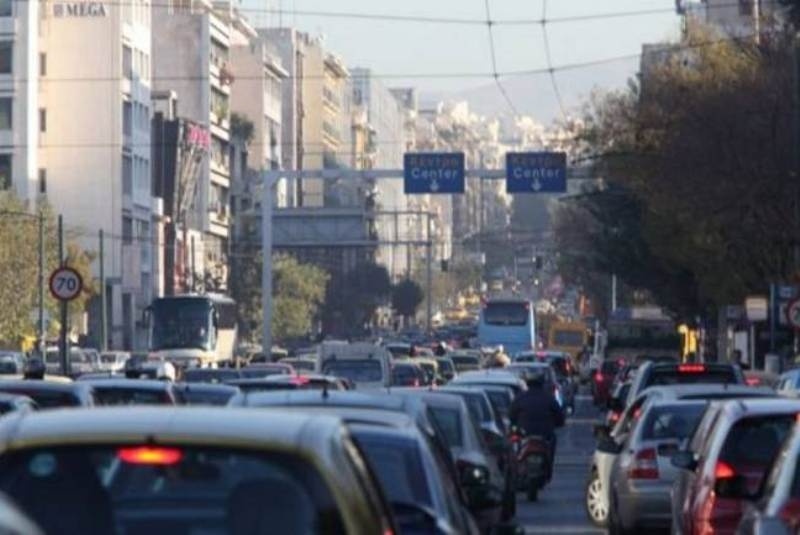 Καραμπόλα με τέσσερις τραυματίες στη Λ. Συγγρού (video)