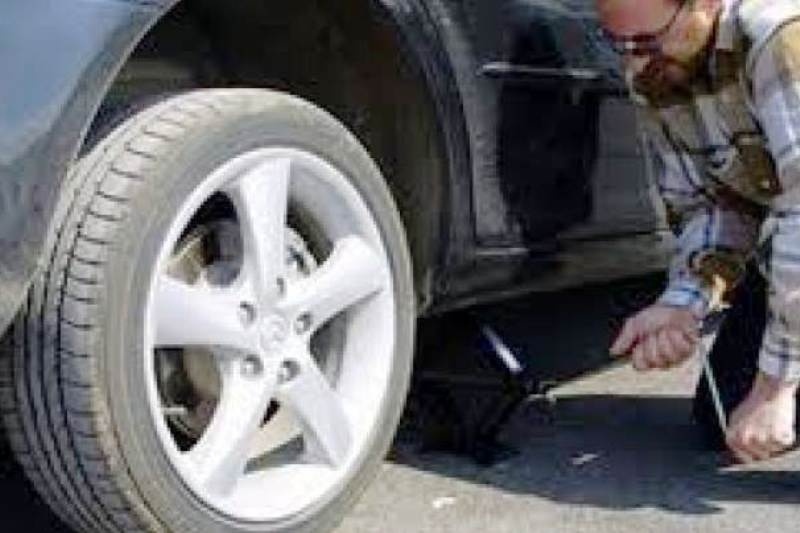 Τον έπιασε στον ύπνο: Ένα λάστιχο του στοίχισε 11.500 ευρώ!