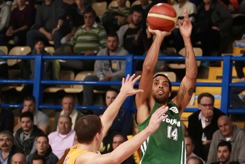 Κίτσεν: Στη διάθεση του Πέτροβιτς