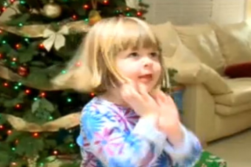 Βίντεο: Η «νυσταγμένη» Erica τραγουδά…