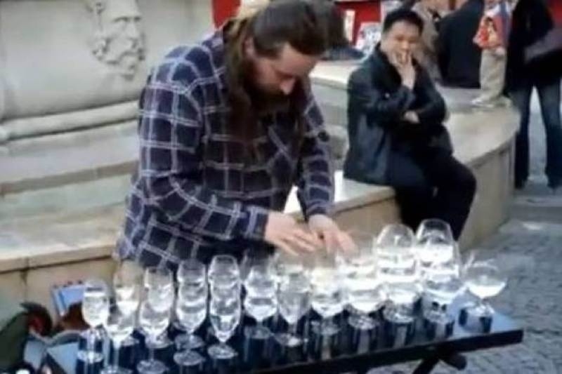 Βίντεο: Κονσέρτο από ποτήρια