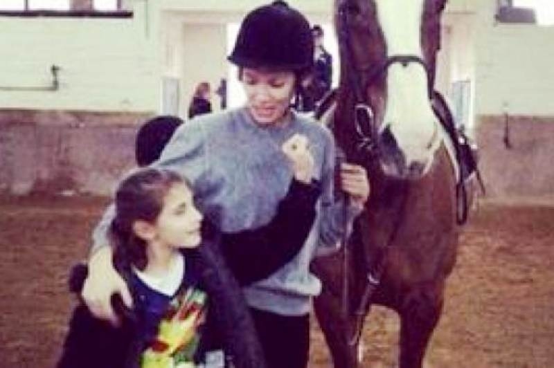 Η Βίκυ Καγιά ξέρει από... ιππασία!