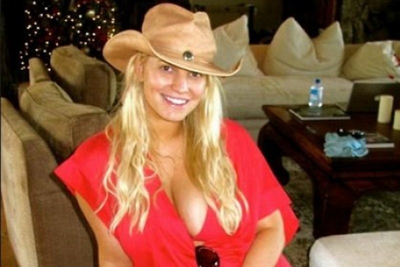 Η Jessica Simpson μας δείχνει την εγκυμοσύνη της