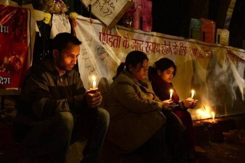 Οργή και θρήνος στην Ινδία για το θάνατο της 23χρονης φοιτήτριας