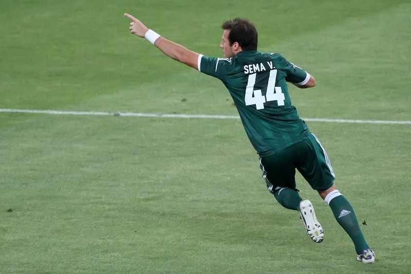 Βελάσκες: «Δεν σηκώνουμε τα χέρια ψηλά»