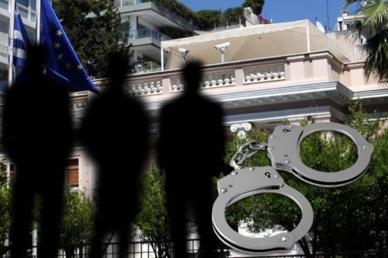 Έρχονται χειροπέδες για τρεις πρώην υπουργούς