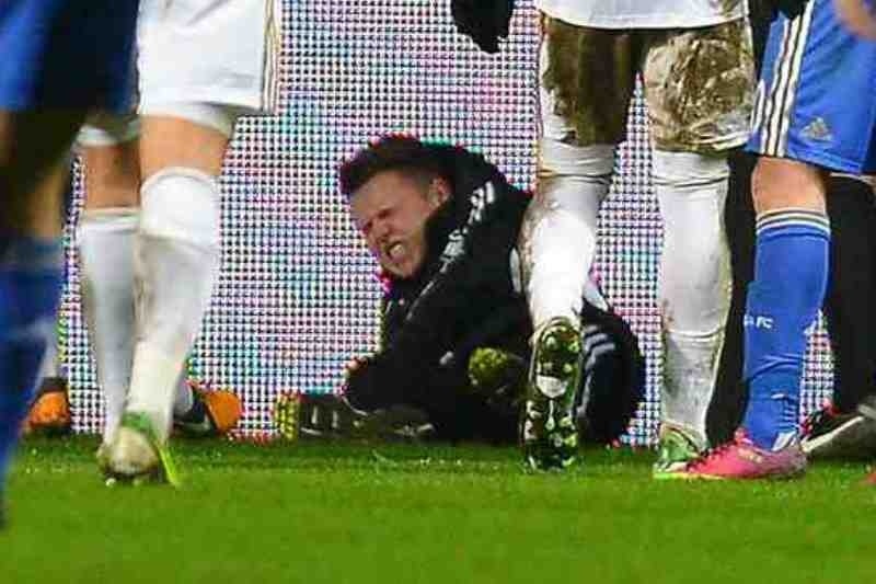 Έχει... κακό ιστορικό το ball boy της Σουόνσι (video)