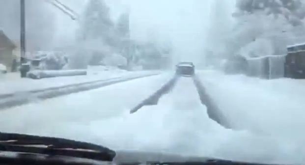 Bόλτα και... χαζό τρακάρισμα στο χιόνι (Video)