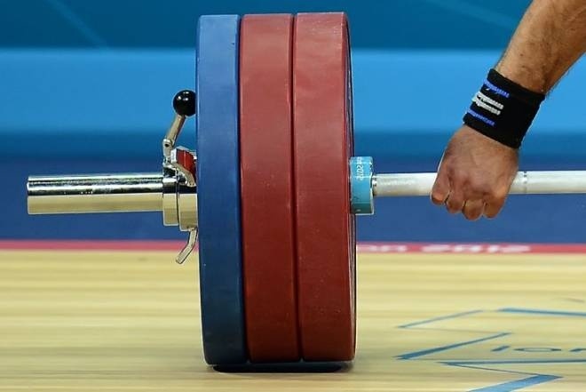 H άρση βαρών στο πλευρό της πάλης...