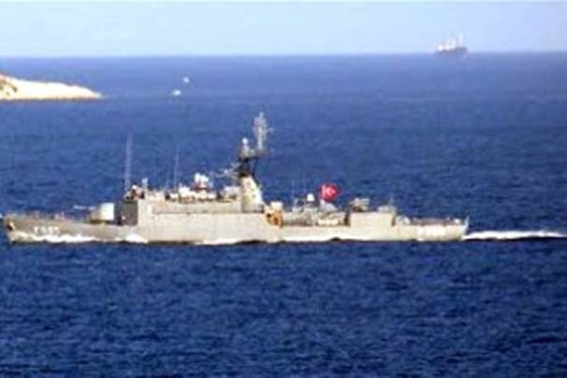 Τουρκική κορβέτα πλέει σε εθνικά χωρικά ύδατα στις Κυκλάδες
