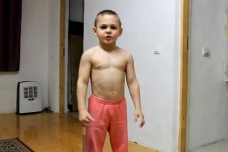 Είναι αυτό το πιο δυνατό παιδί στον κόσμο;