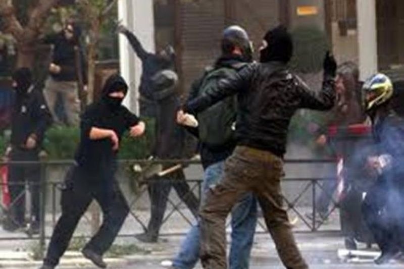 Τον πέρασαν για Χρυσαυγίτη και τον ξυλοκόπησαν