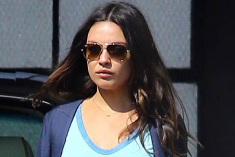 Mila Kunis: Έκανε τα ψώνια της δίχως σουτιέν!