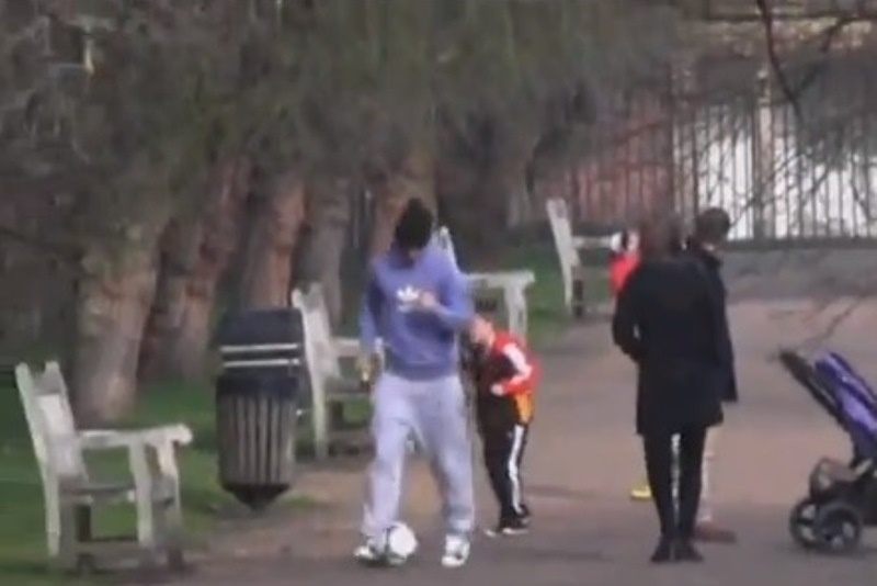 Μπέκαμ: Ποδόσφαιρο στο... πάρκο του Λονδίνου! (video)