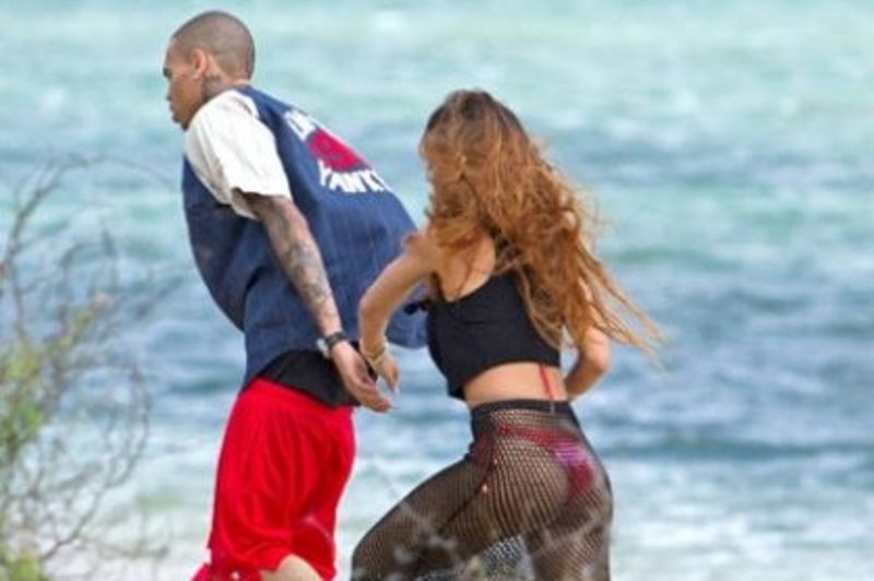 Δείτε την Rihanna με μία σούπερ αποκαλυπτική φούστα!