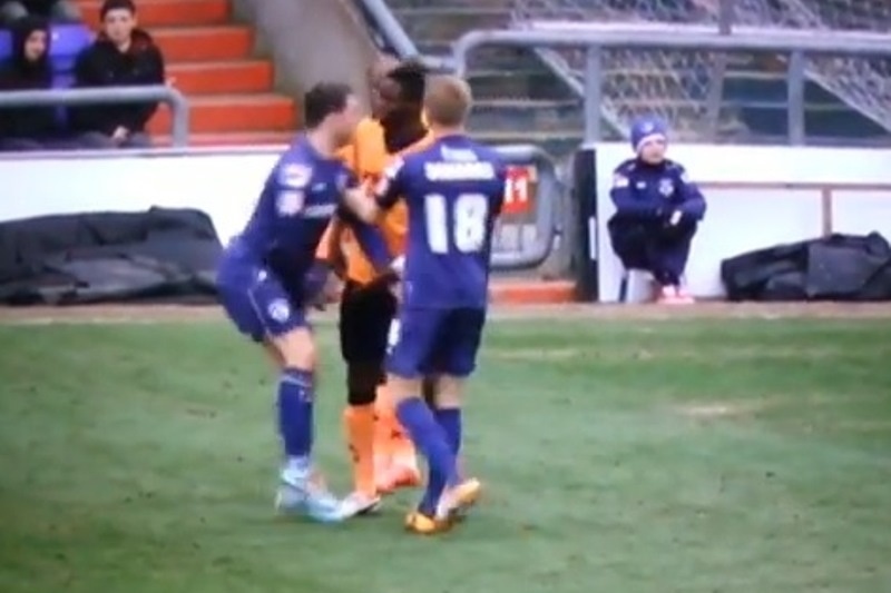 Πόρτσμουθ: Τον «χούφτωσε» δύο φορές στα... (videos)