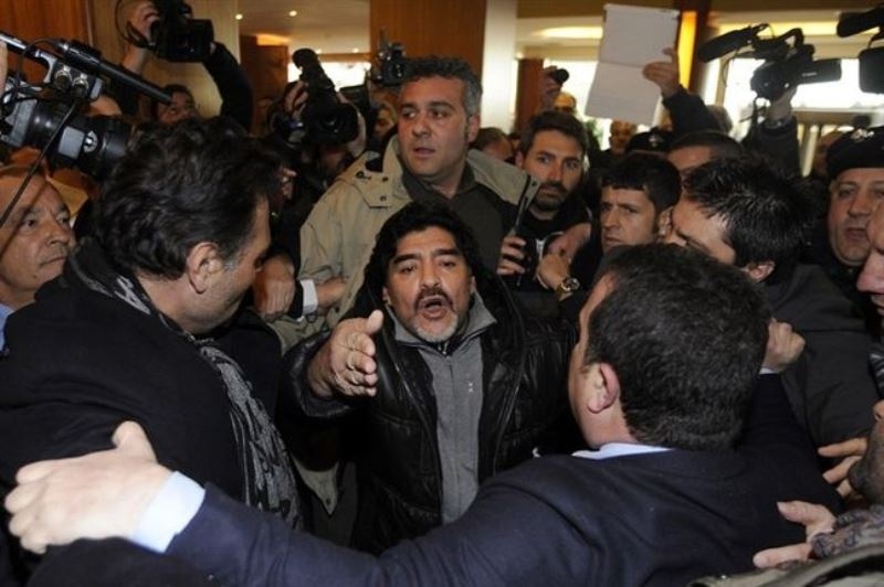 Χαμός για Μαραντόνα στην Ιταλία! (video)