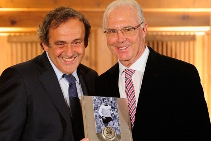 Τιμή σε Μπεκενμπάουερ από Πλατινί