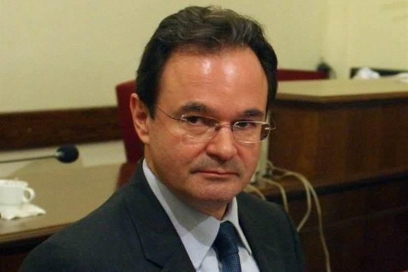 Οι «κηπουροί» του Παπακωνσταντίνου παραμένουν στις θέσεις τους