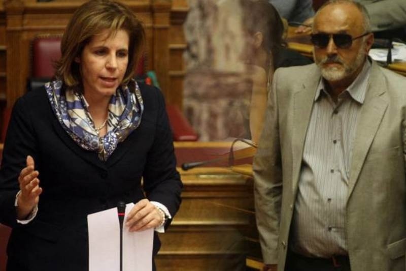 Χριστοφιλοπούλου: Ο Κουρουμπλής όπου δει φως (!!!) ..μπαίνει