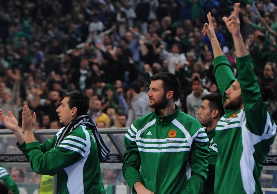 Ένας για όλους και όλοι για έναν!