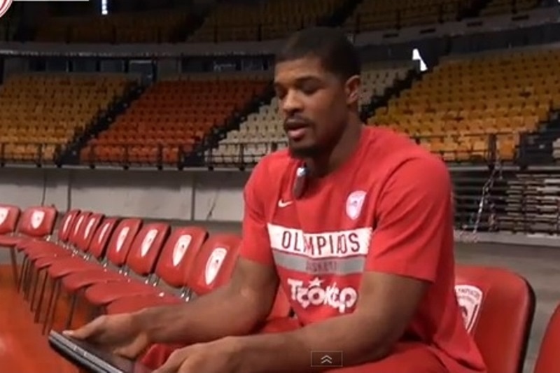 Ολυμπιακός: Ο τυχερός φίλαθλος (video)