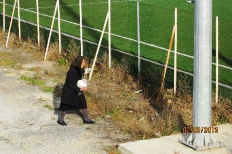 Η γιαγιά του Ραύκου: Κολλημένη με τη μπάλα από το 1960